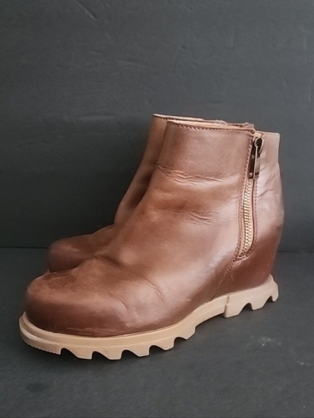 Sorel Joan of Arctic Wedge  Zip Bootie Brown Leather Size 8.5 Boots